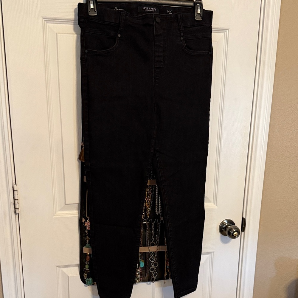 Liverpool Black Women's Skinny Jeans/pull-on jeans. Size 14/32. The Ankle Skinny